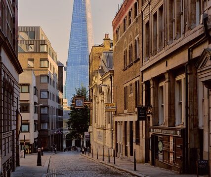 Regent’s Canal Towpath Walks Offer London’s Most Peaceful Extended Urban Rambling Route