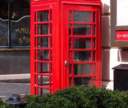 A First-Timer’s Honest Guide to Actually Understanding a London Pub’s Unwritten Rules Before You Accidentally Cause an International Incident